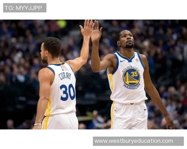 FIBA社媒提问你们观看詹姆斯杜兰特库里的赛季经历有多少个了 FIBA社媒提问你们观看詹姆斯杜兰特库里的赛季经历有多少个了