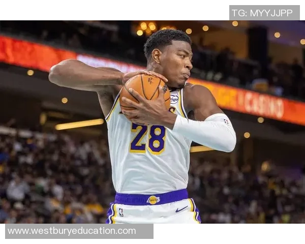 雷迪克透露八村垒臀部不适,预计休战3-5天 雷迪克透露八村垒臀部不适,预计休战3-5天